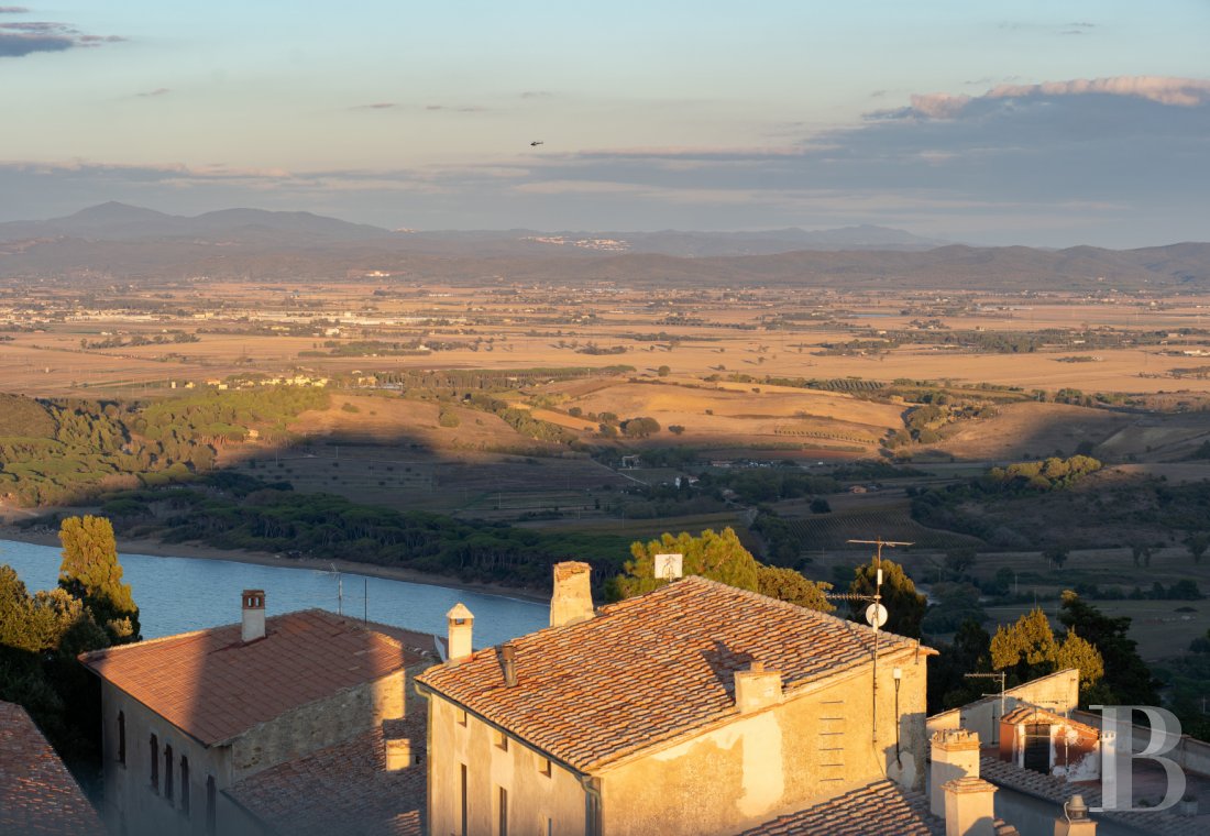 A vast apartment overlooking the sea from an ancient Etruscan city in Tuscany  - photo  n°28